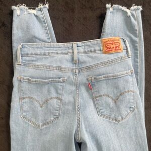 Levis’s 721 High Rise Skinny jeans distressed